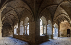 Cloître du prieuré Saint-Michel de Grandmont, Saint-Privat, Hérault, France